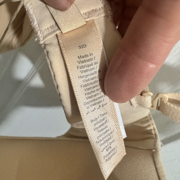 SKIMS FITS EVERYBODY T-Shirt Cream Padded Bra - Picture 5 of 6